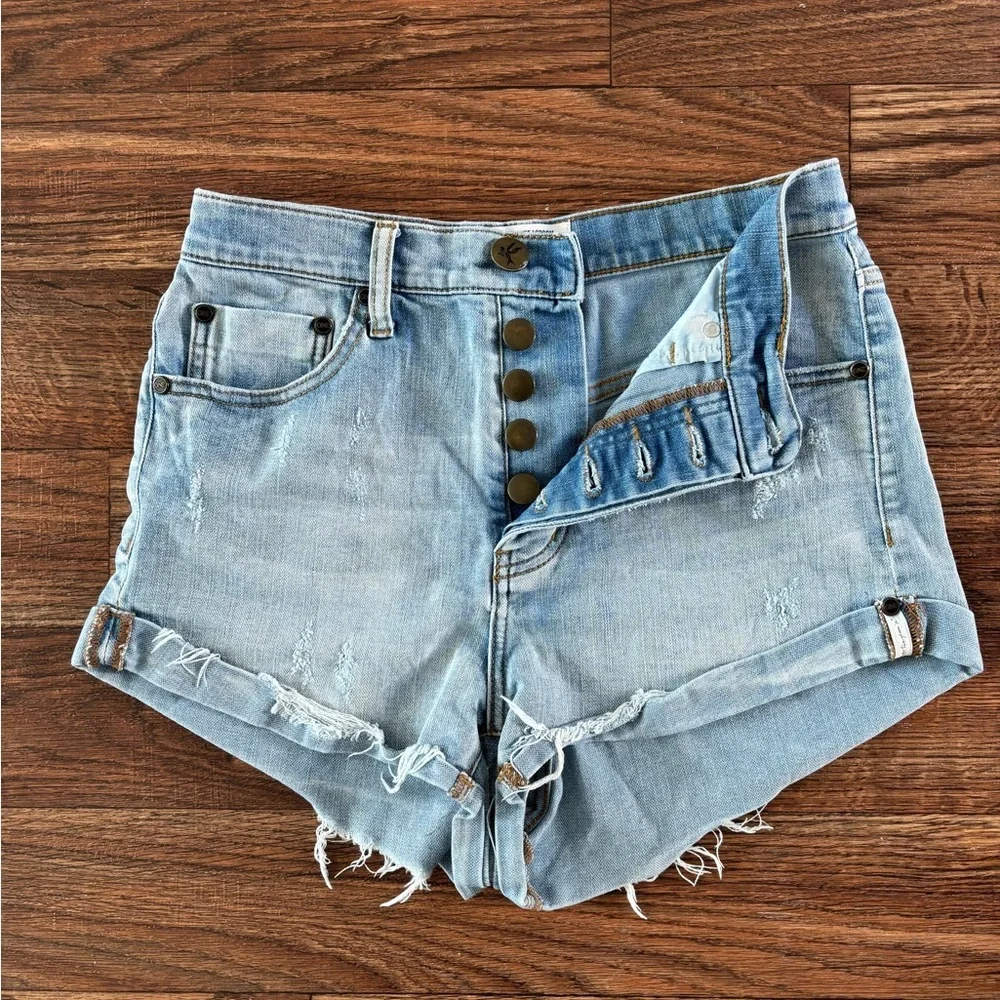 One Teaspoon Free People | Lovers
Denim Shorts 24 - Picture 3 of 12